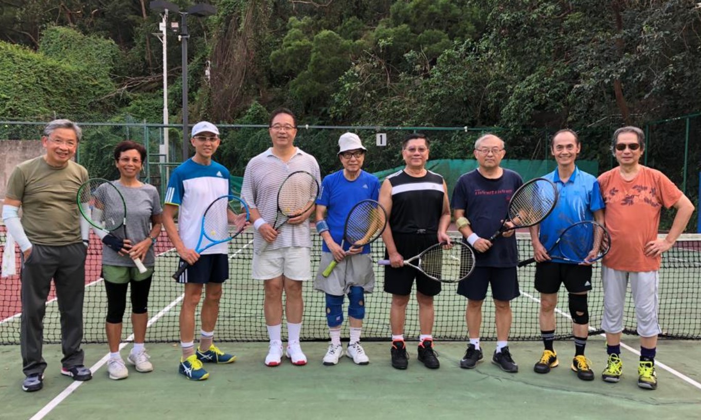 Professor Qin Ling (fourth from the left) is keen on tennis