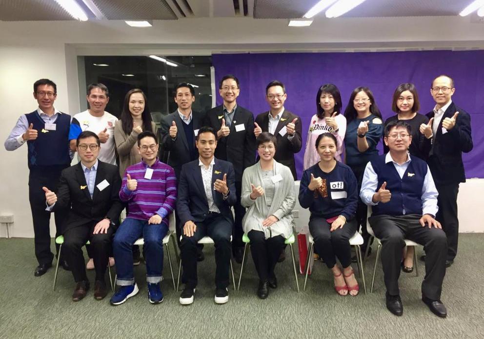 區藹芝女士(前排右三)於二零一九年至二零二三年出任逸夫書院校友會會長